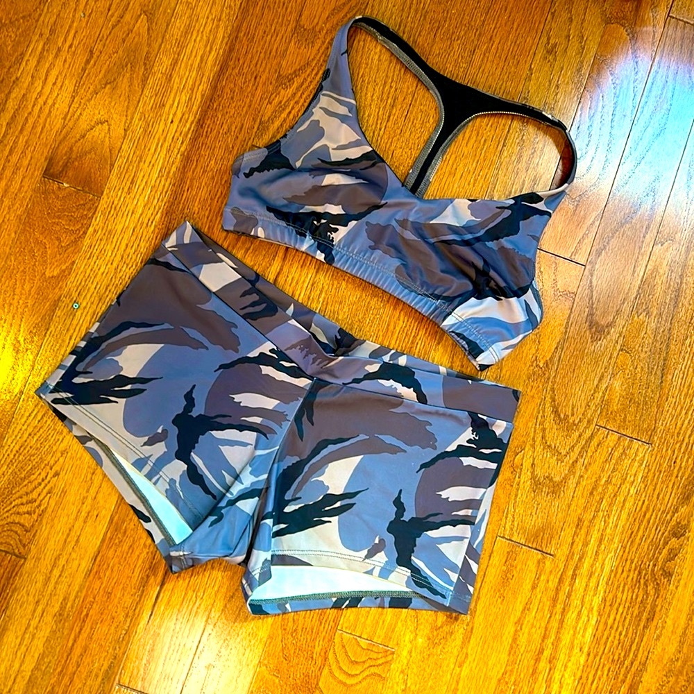 Onzie Camo Racerback Sports Bra and Shorts 2 Piece Set